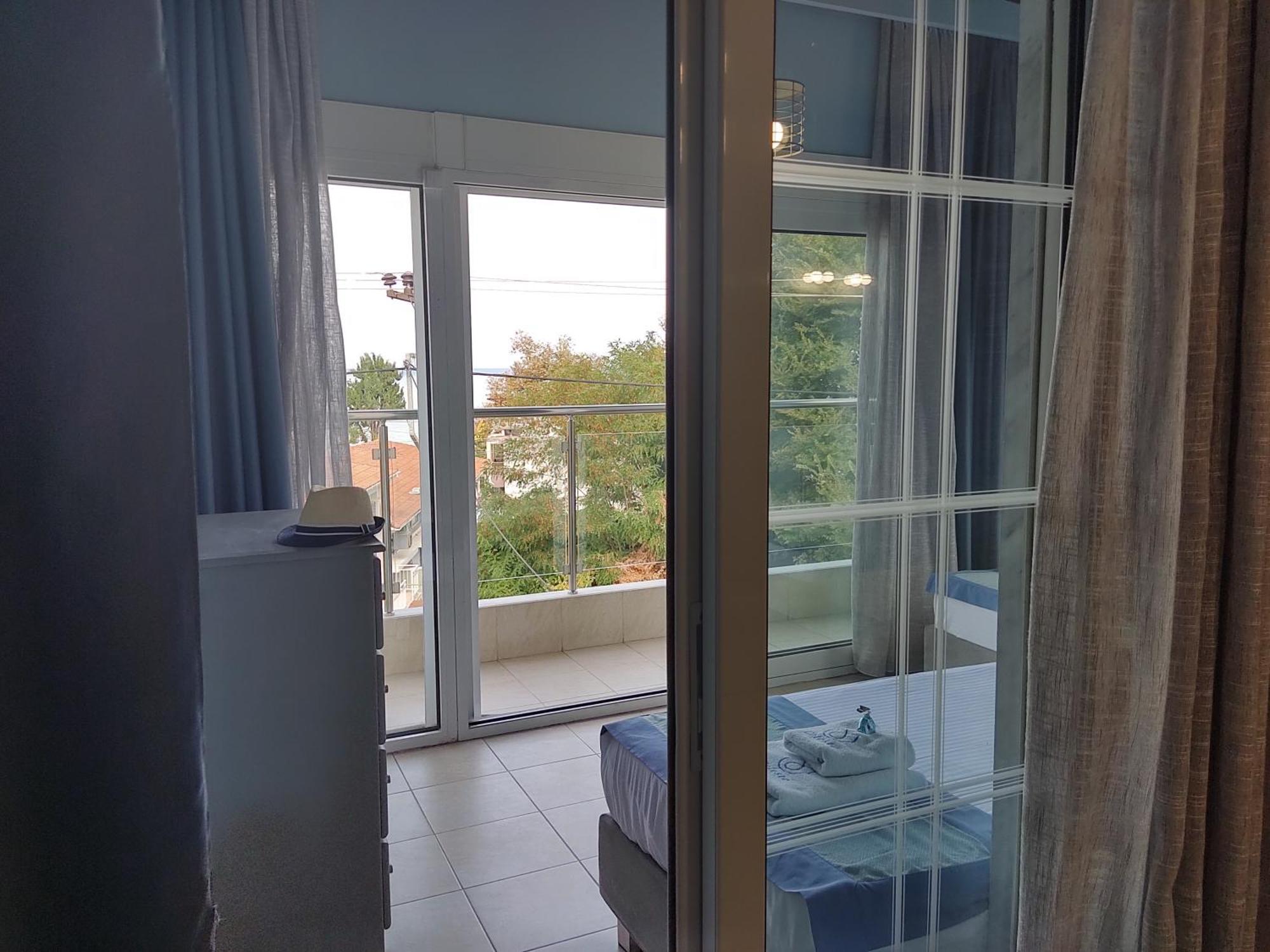 Celeste Deluxe Apartments Skala Potamia  Rum bild